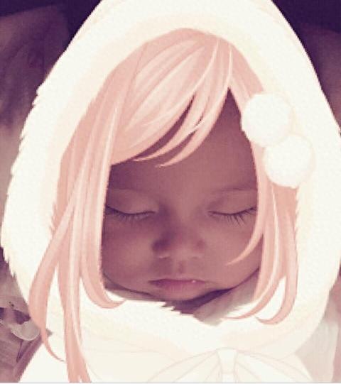 周杰伦、昆凌的闺女小周周正面照曝光,萌态十足,堪比洋娃娃~~