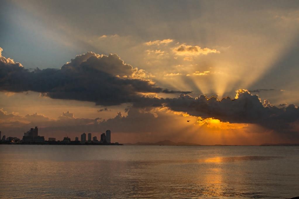 芭提雅是泰国一处著名海景度假胜地，享有“东方夏威夷”之誉