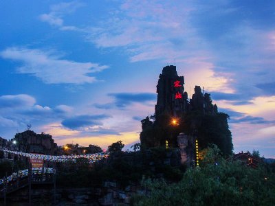 ​杭州有座“假”千年古城，科技感十足，设鬼屋，年游客量超过千万