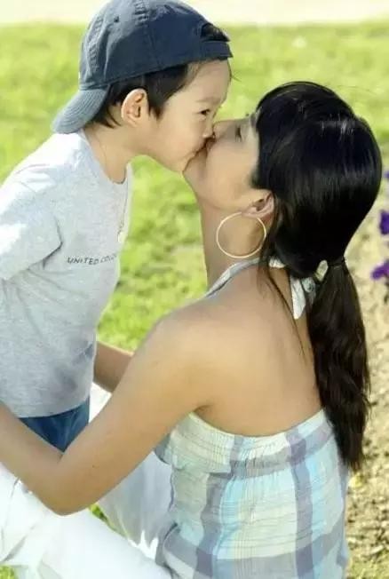 从韩国天后崔真实的家族悲剧,看原生家庭的畸形究竟会带来什么?