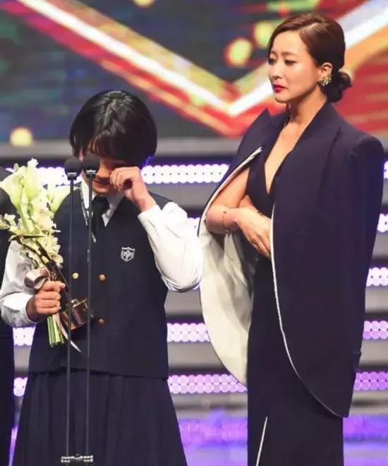 从韩国天后崔真实的家族悲剧,看原生家庭的畸形究竟会带来什么?