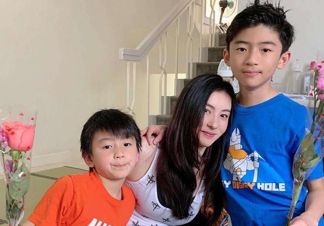 张柏芝生三胎老公图片，歌星小芝芝是谁的女孩,本文共（5276字）