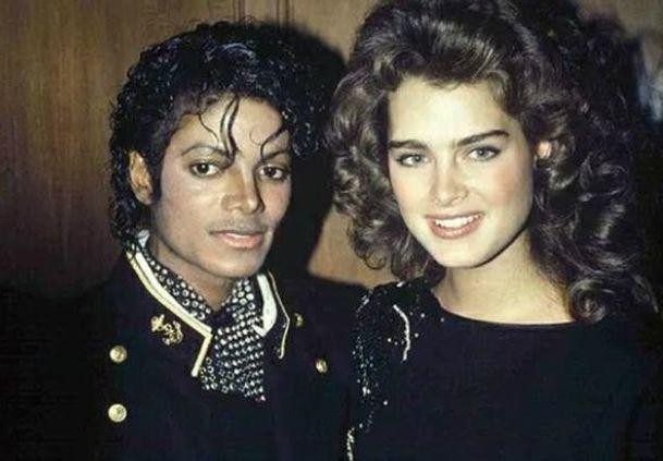 迈克尔杰克逊去世时几十岁（12年前迈克尔杰克逊去世）(22)