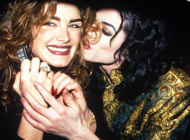 迈克尔杰克逊去世时几十岁（12年前迈克尔杰克逊去世）(29)