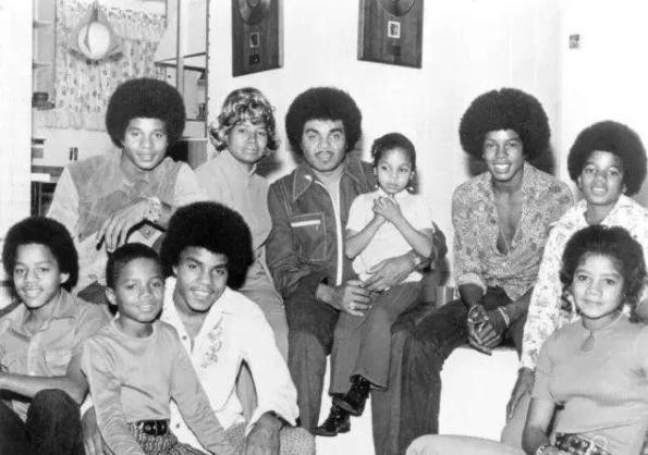 迈克尔杰克逊去世时几十岁（12年前迈克尔杰克逊去世）(36)