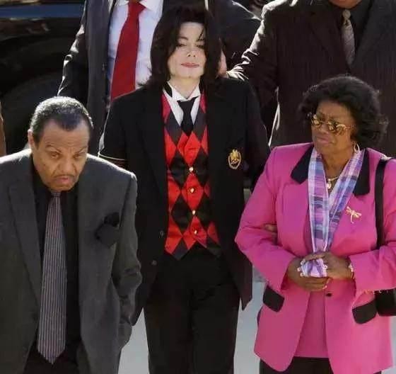 迈克尔杰克逊去世时几十岁（12年前迈克尔杰克逊去世）(27)