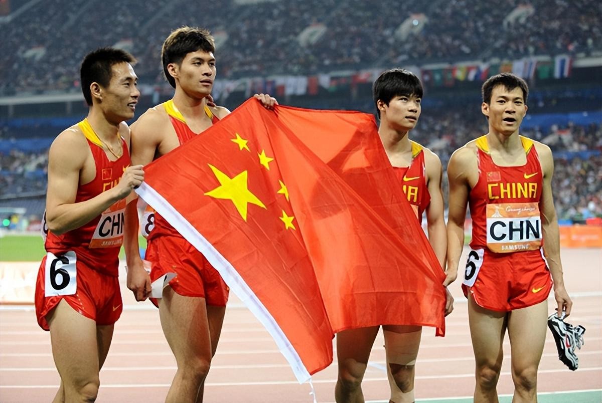 “亚洲飞人”苏炳添个人资料简介：出身广东中山农村，对妻儿有愧疚