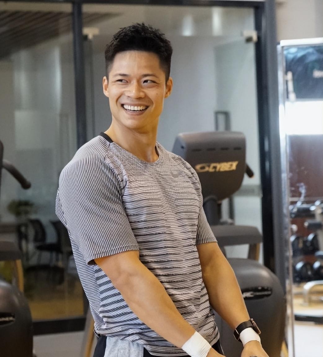 “亚洲飞人”苏炳添个人资料简介：出身广东中山农村，对妻儿有愧疚