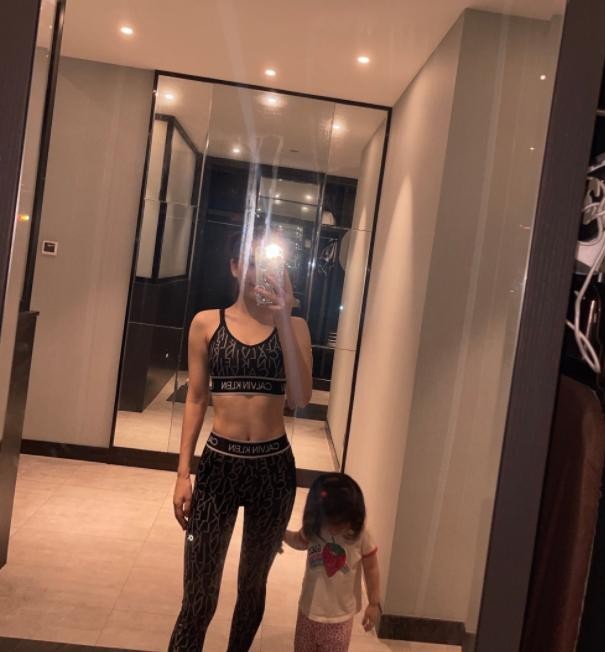 郭富城老婆方媛资料(郭富城娇妻晒健身照)