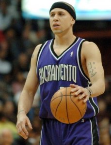 ​小里弗斯为什么是白人（NBA球星肤色白色其实是黑人）