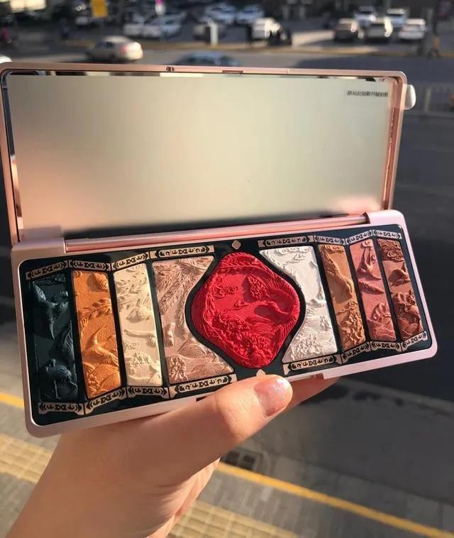 李佳琦以前是怎样的(离开李佳琦花西子们的)(8)