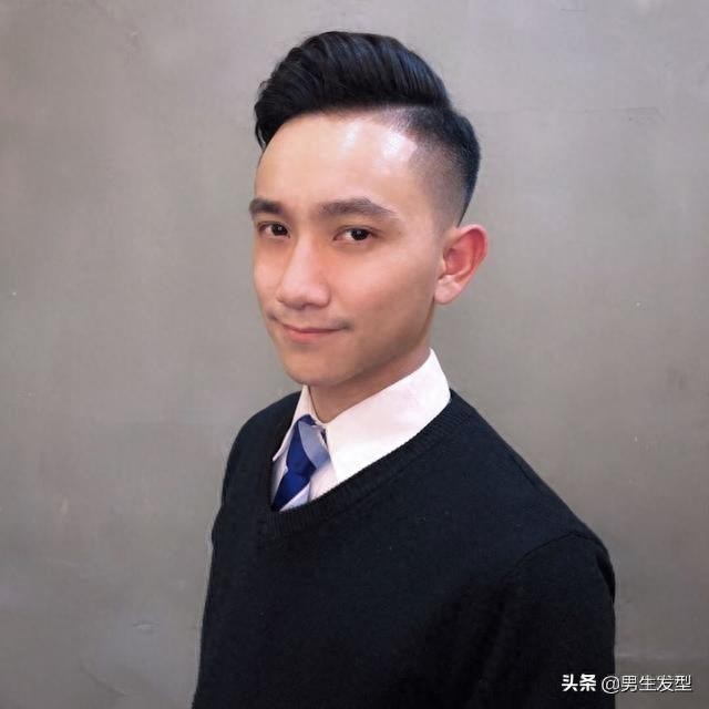 男生“偏分”发型过时了？这4款时尚发型，你越剪越帅