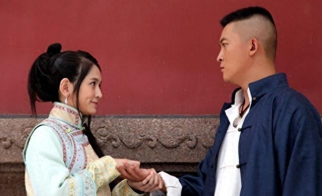 还记得打狗棍中的哑巴格格吗？被指和张天爱丫鬟像，如今变白富美