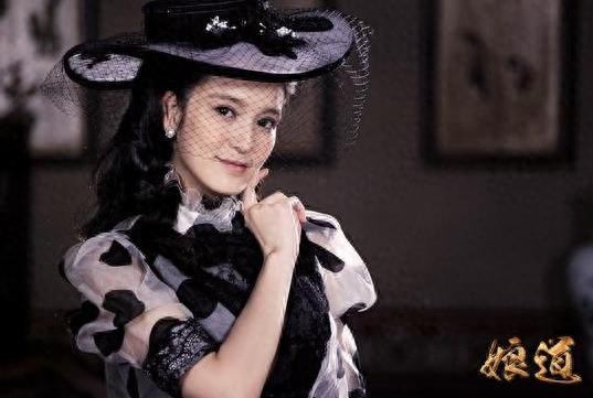 还记得打狗棍中的哑巴格格吗？被指和张天爱丫鬟像，如今变白富美