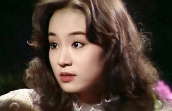 刘雪华年轻时候的照片曝光惊艳众人，少女时期刘雪华有多漂亮