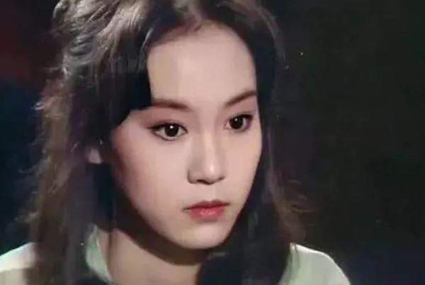 刘雪华年轻时候的照片曝光惊艳众人，少女时期刘雪华有多漂亮