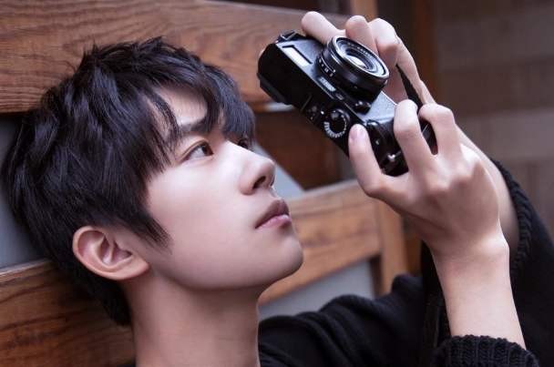 易烊千玺被曝片酬6000万?易烊千玺在谁的旗下2025身价资产多少亿?