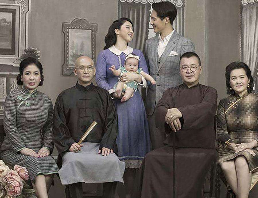 邓超孙俪结婚照片(邓超孙俪幸福的民国风全家福)