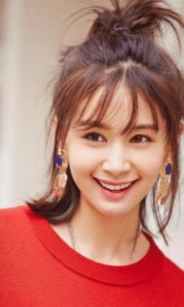 王子文结婚5年从不晒自己的老公，看到他的照片后：这不是大鹏吗