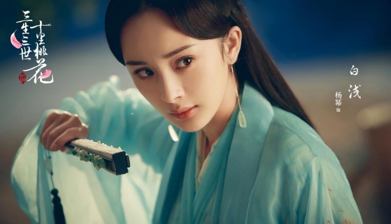 刘德华妻子朱丽倩照片（刘德华妻女现身游乐园）