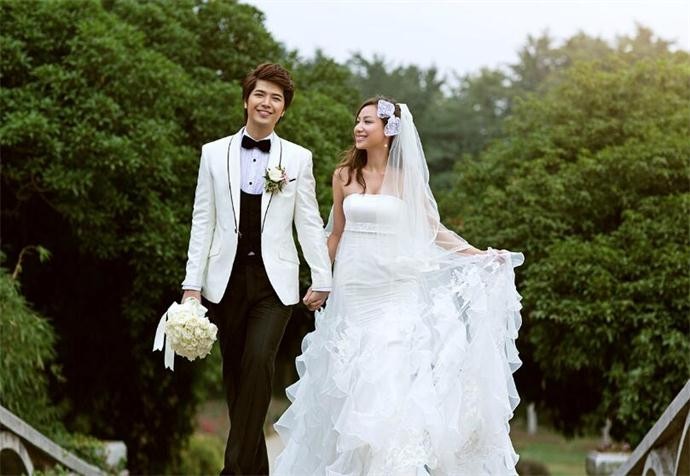 宋晓波与妻子郭玉良的结婚照