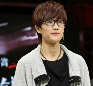 ​许嵩吃了防腐剂吧？十年前后对比照帅气依旧