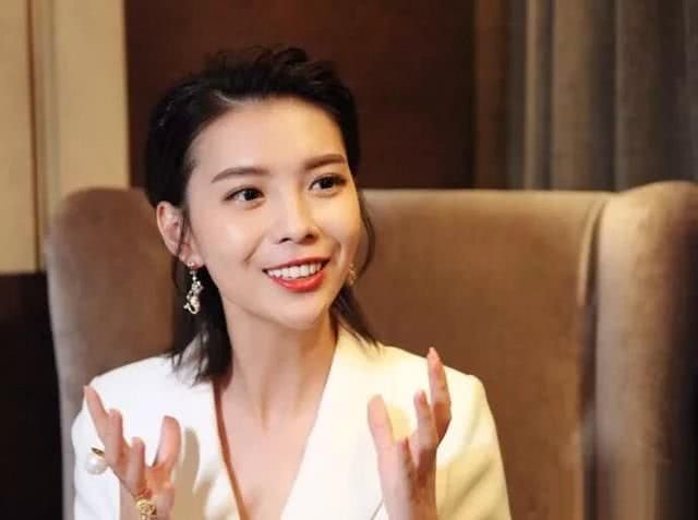 栗坤个人资料写真作品