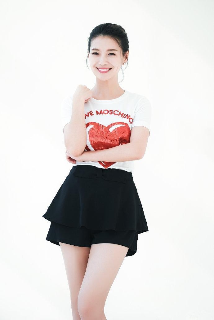 栗坤个人资料写真作品