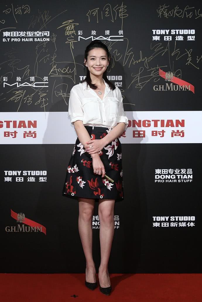 栗坤个人资料写真作品