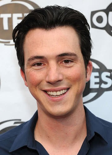 尼古拉斯·唐斯个人资料写真作品