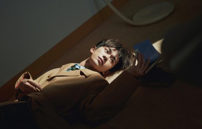 易烊千玺登封杂志