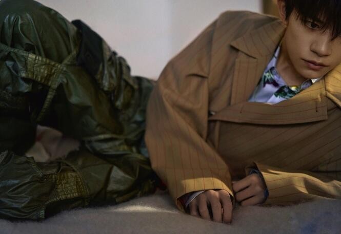 易烊千玺登封杂志