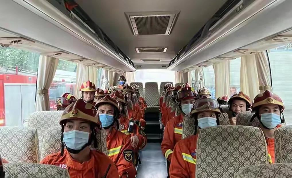 朋友请听好暂停播出(明星也纷纷发文为遇难同胞祈福)