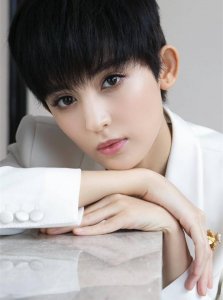 ​古力娜扎短发发型图片(古力娜扎短发有点撞脸马可和张翰)