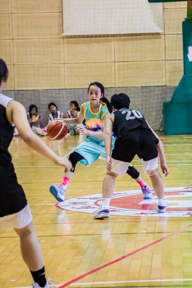 小姑娘真棒!狂飙里的小黄瑶拿了篮球联赛冠军