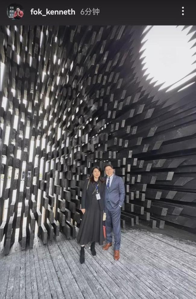 霍启刚晒照秀恩爱 彼此依偎着甜蜜合影