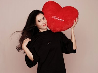 ​张柏芝七夕最新随拍释出 极简造型尽显自在随性