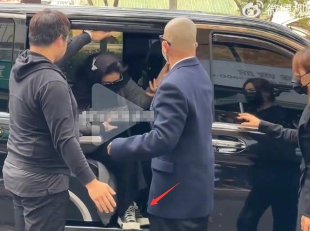 大S透视裙子还是前夫汪小菲买的?! 网友吐槽具俊晔太抠门