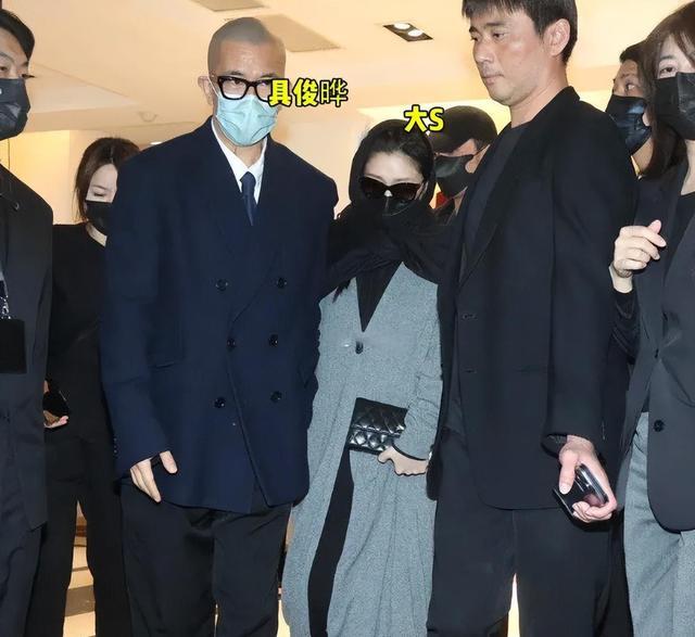 大S透视裙子还是前夫汪小菲买的?! 网友吐槽具俊晔太抠门