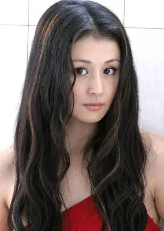 谢大脚个人资料简介(为赵本山“毁美貌”,为弟弟不生育,“谢大脚”于月仙生前有多苦)