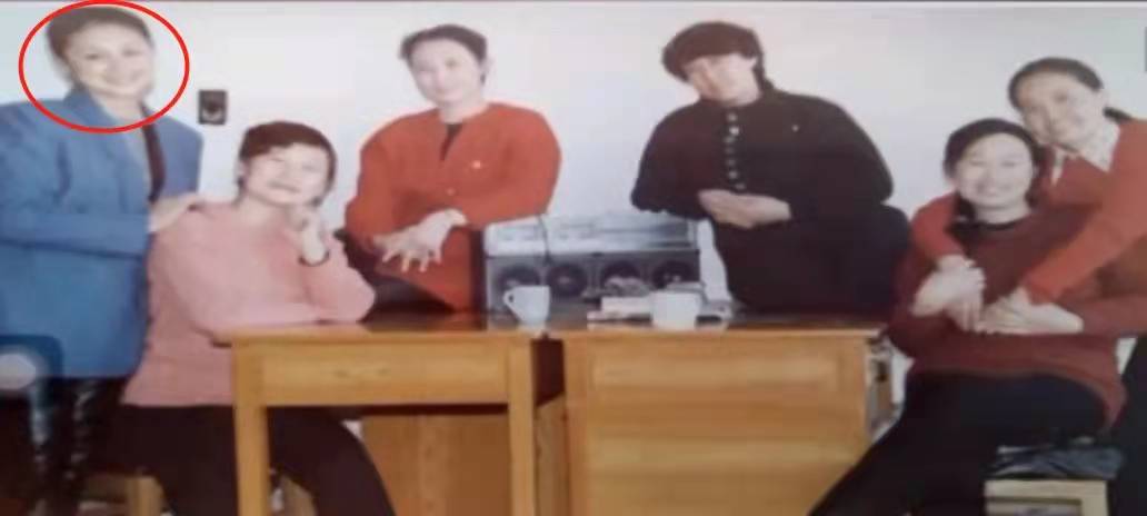 谢大脚个人资料简介(为赵本山“毁美貌”,为弟弟不生育,“谢大脚”于月仙生前有多苦)