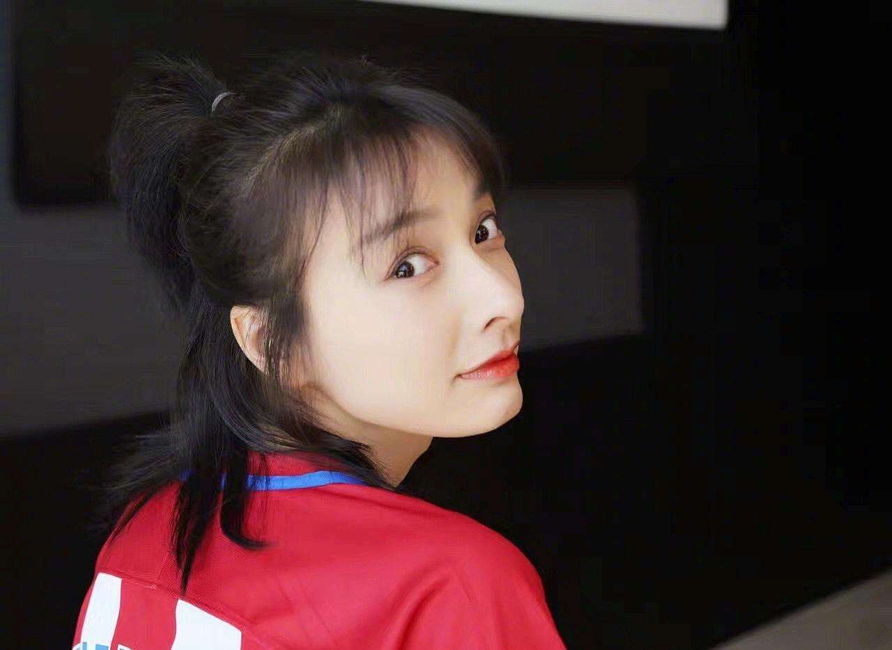 吴昕为什么那么有钱?深扒吴昕现在在哪个公司及个人资料家庭背景