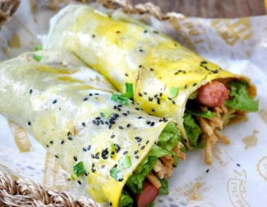 ​煎饼果子的正宗做法，营养美味，自己做更卫生，早餐做给孩子吃