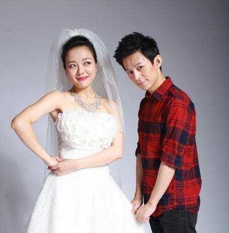 王牌主持人何炅:揭秘与妻子王菁的相恋过程,惹人注目!