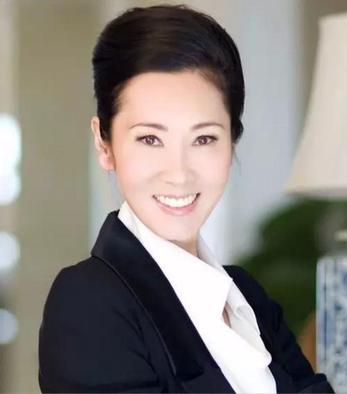 王健林现在的妻子（王健林背后的女人）(2)