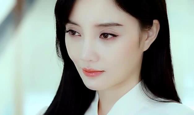 PG ONE和贾乃亮的生日就差七天，看李小璐的反应就知道她的选择