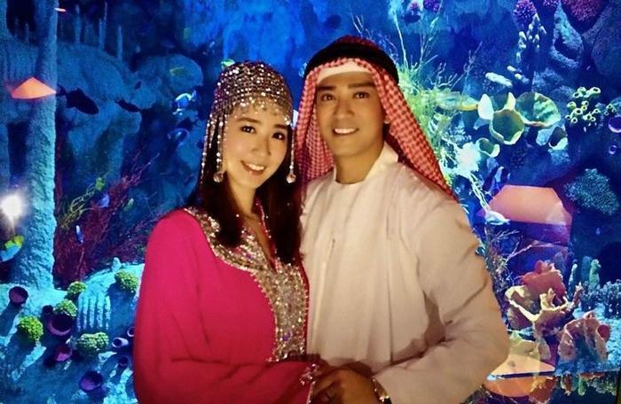 42岁陈晓东一家近照，小14岁娇妻清秀有气质，两女儿是长腿妹