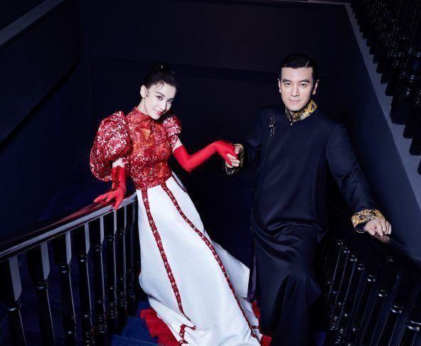 黄圣依杨子夫妇同框拍大片，牵手相依互动亲密，有意破不和传言？