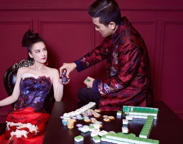 黄圣依杨子夫妇同框拍大片，牵手相依互动亲密，有意破不和传言？