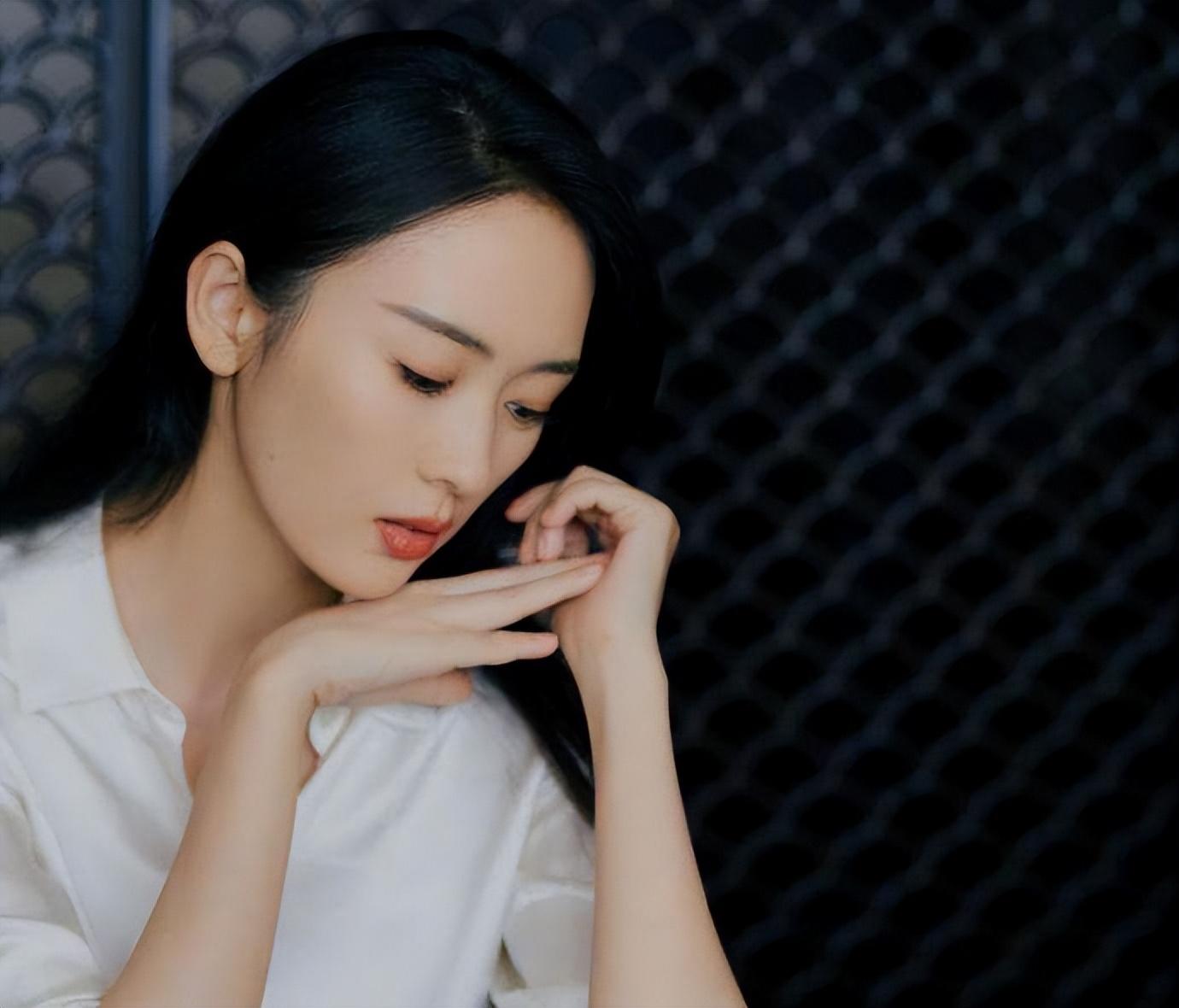 童瑶个人资料简介及家世（用18年撕丑闻标签，被大17岁老公苦追，童瑶的人生远比电视剧精彩）